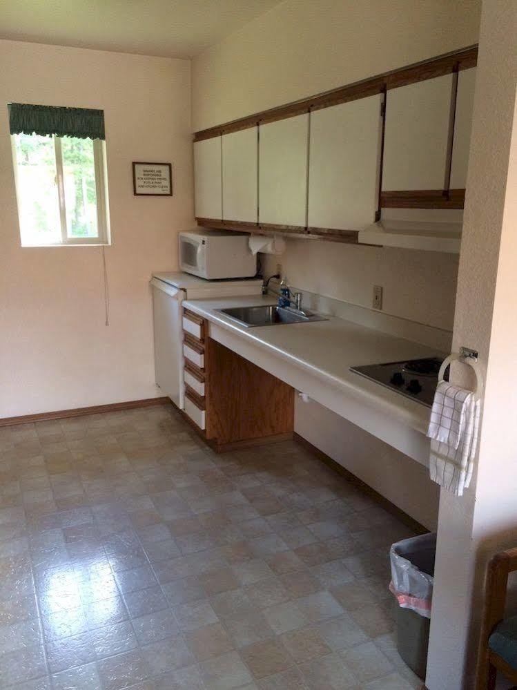 Mini Golden Inns Motel Hungry Horse Bagian luar foto
