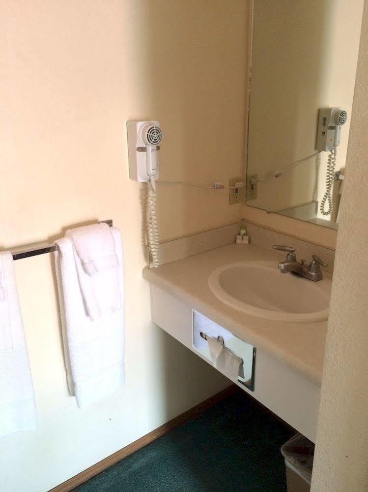Mini Golden Inns Motel Hungry Horse Bagian luar foto