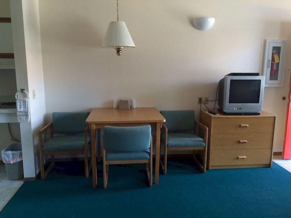 Mini Golden Inns Motel Hungry Horse Bagian luar foto